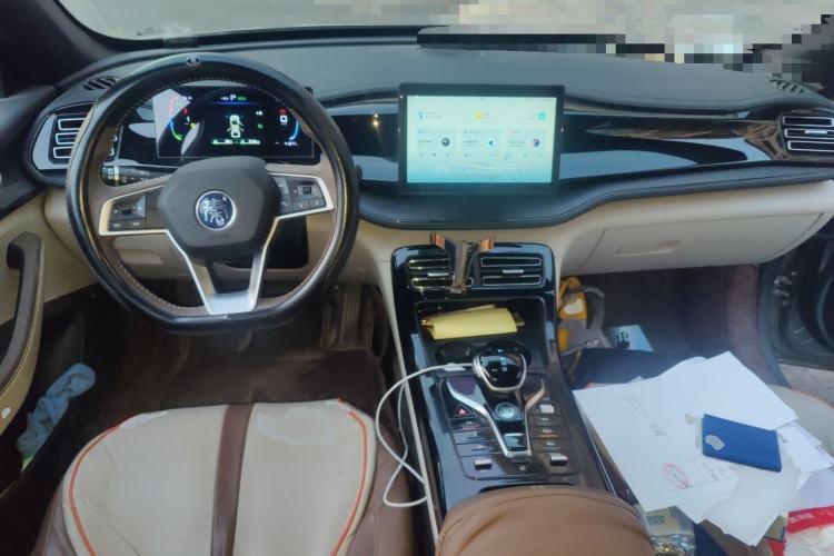 Used BYD Qin PLUS 2024 HONOR Edition DM-i 55KM Leading Model Center Console