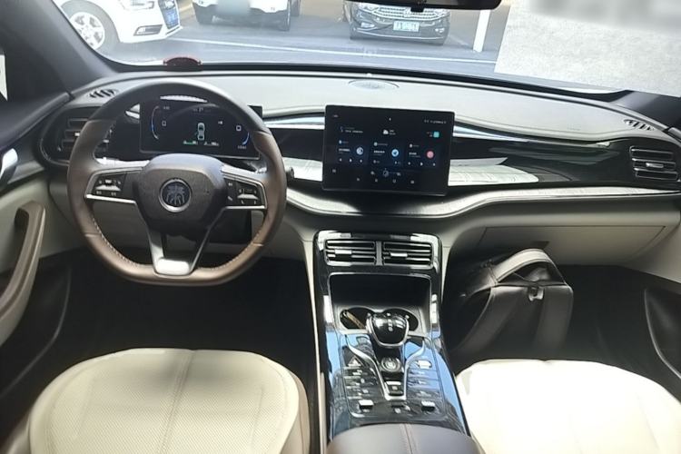 Used BYD Qin PLUS 2024 HONOR Edition DM-i 55KM Leading Model Center Console