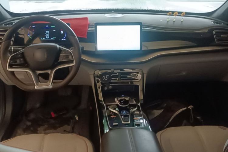 Used BYD Qin PLUS 2024 Honor Edition EV 510KM Leading Model Center Console