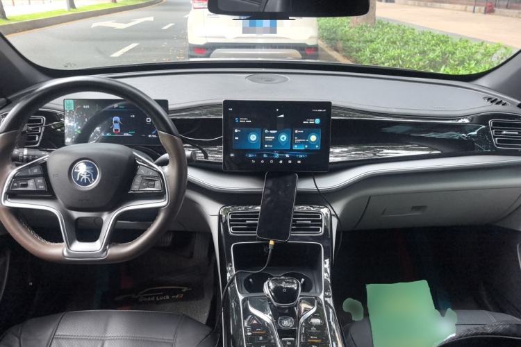 Used BYD Qin PLUS 2024 Honor Edition EV 510KM Leading Model Center Console