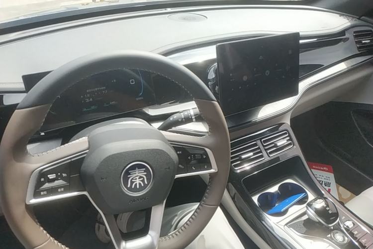 Used BYD Qin PLUS 2024 HONOR Edition DM-i 55KM Leading Model Center Console