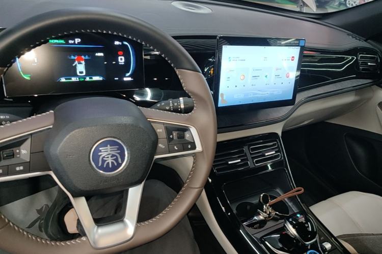 Used BYD Qin PLUS 2024 HONOR Edition DM-i 55KM Leading Model Center Console