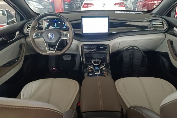 Used BYD Qin PLUS 2024 HONOR Edition DM-i 55KM Leading Model Center Console