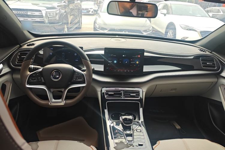 Used BYD Qin PLUS 2024 Honor Edition EV 420KM Beyond Model Center Console