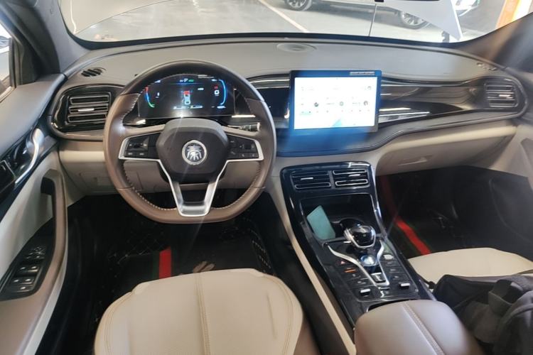 Used BYD Qin PLUS 2024 HONOR Edition DM-i 55KM Leading Model Center Console