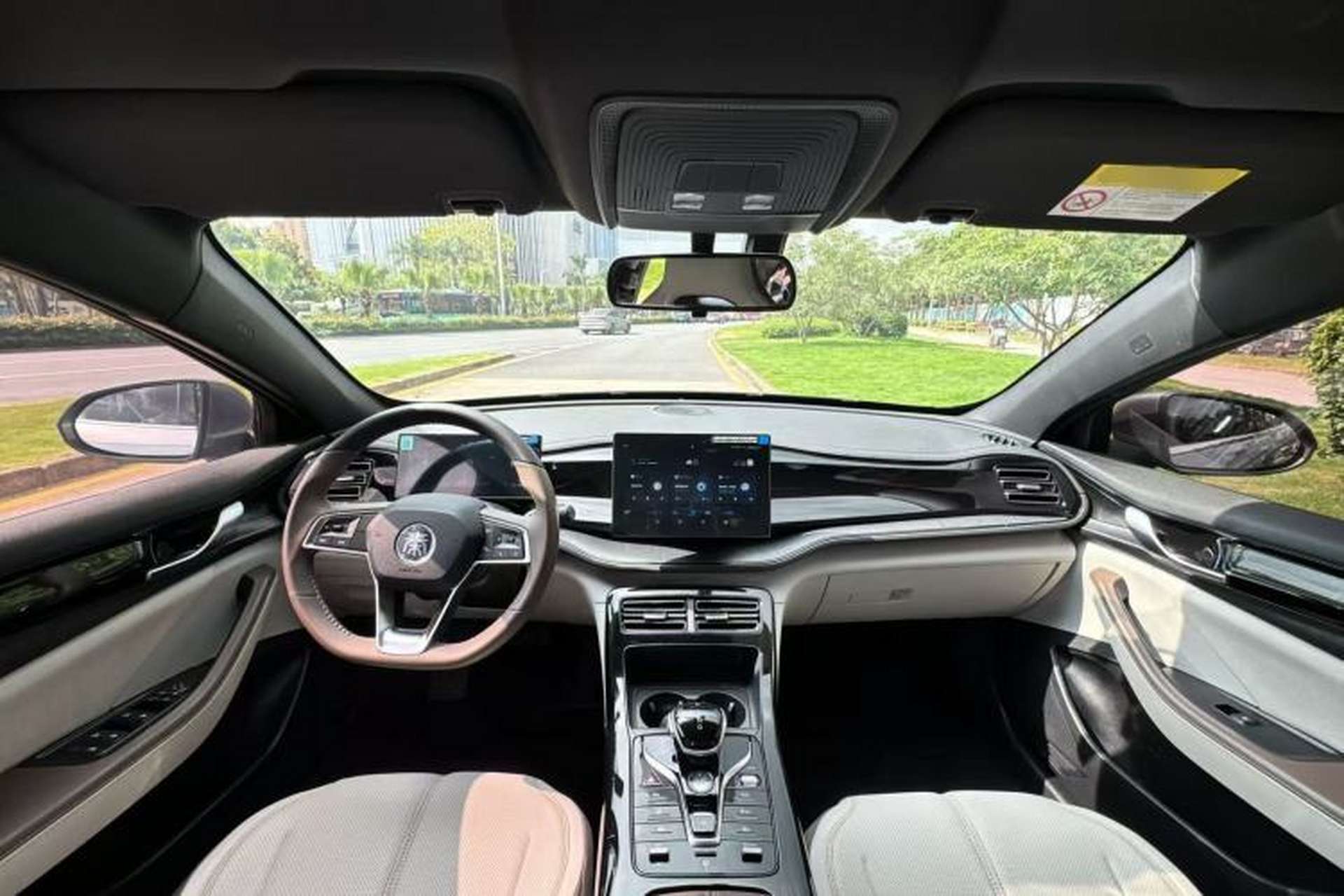 Used BYD Qin PLUS 2024 HONOR Edition DM-i 55KM Leading Model Center Console