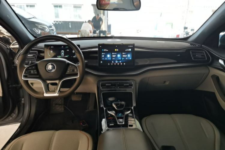 Used BYD Qin PLUS 2024 Honor Edition EV 420KM Beyond Model Center Console