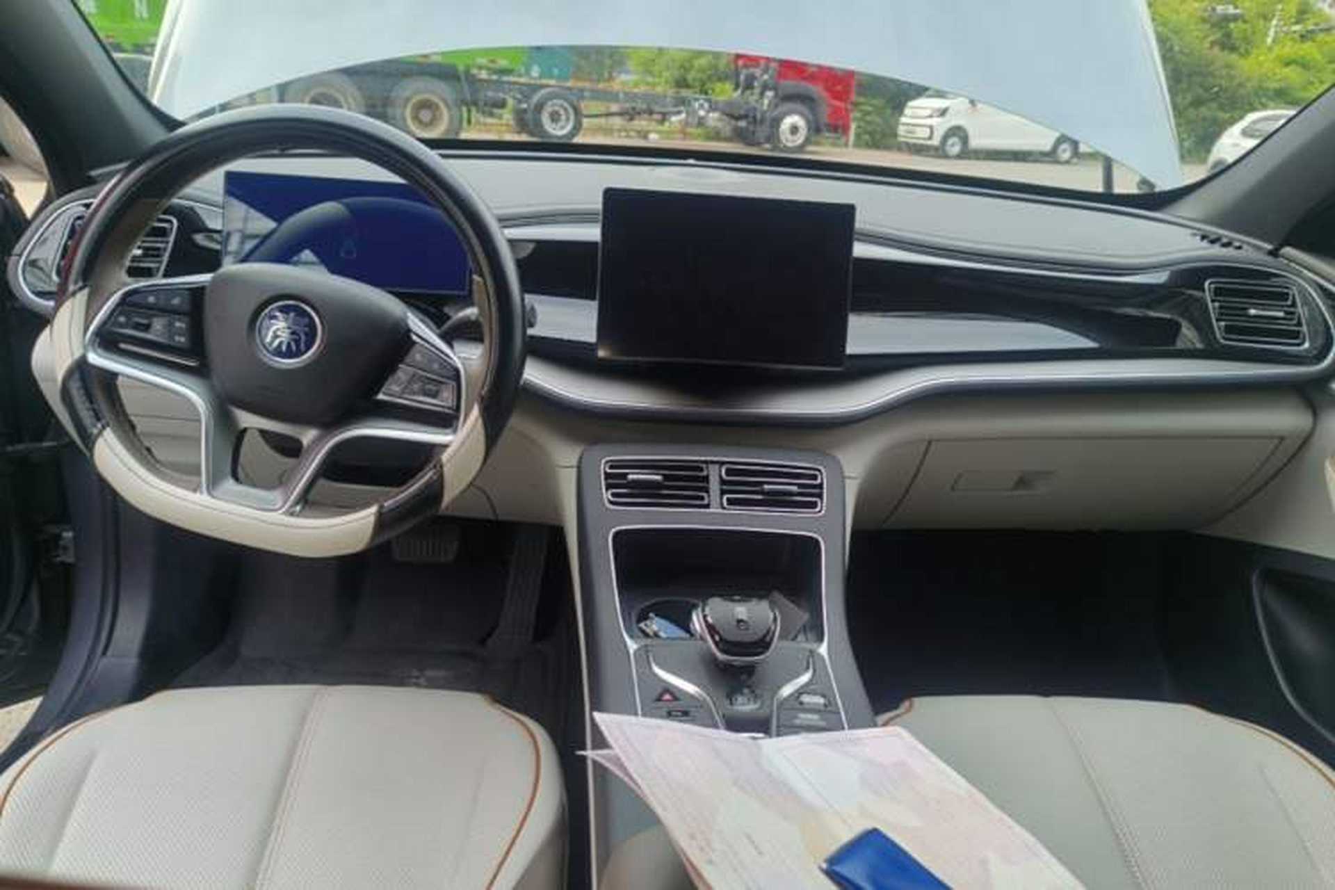 Used BYD Qin PLUS 2024 Honor Edition EV 510KM Beyond Model Center Console