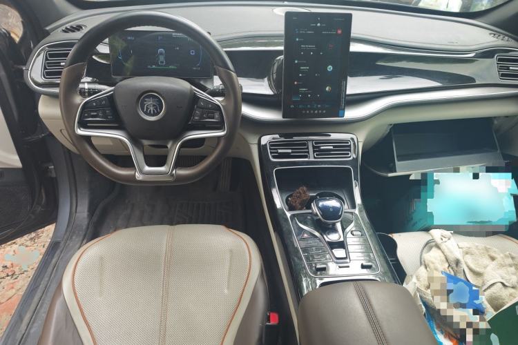 Used BYD Qin PLUS 2024 Honor Edition EV 420KM Beyond Model Center Console
