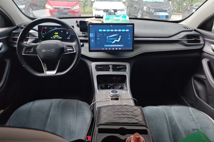Used BYD Qin PLUS 2024 HONOR Edition DM-i 55KM Leading Model Center Console