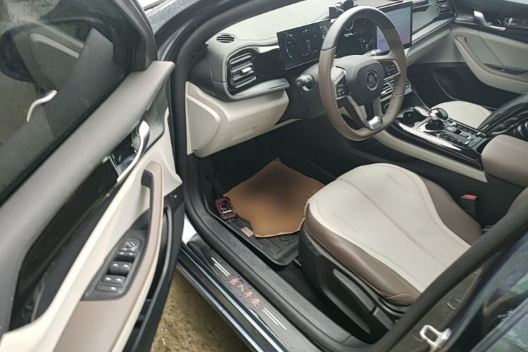 Used BYD Qin PLUS 2024 HONOR Edition DM-i 55KM Leading Model Driver Seat