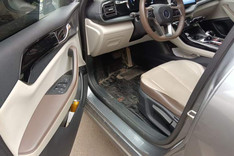Used BYD Qin PLUS 2024 HONOR Edition DM-i 55KM Leading Model Driver Seat