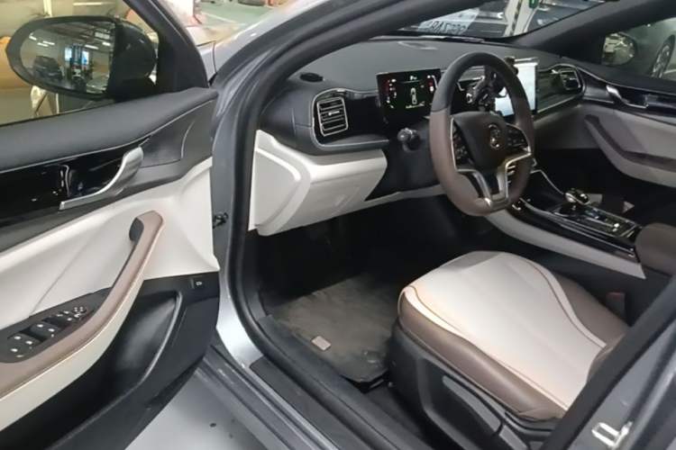 Used BYD Qin PLUS 2024 Honor Edition EV 420KM Leading Model Driver Seat