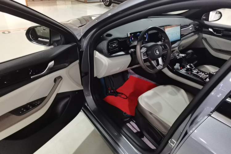 Used BYD Qin PLUS 2024 HONOR Edition DM-i 55KM Leading Model Driver Seat