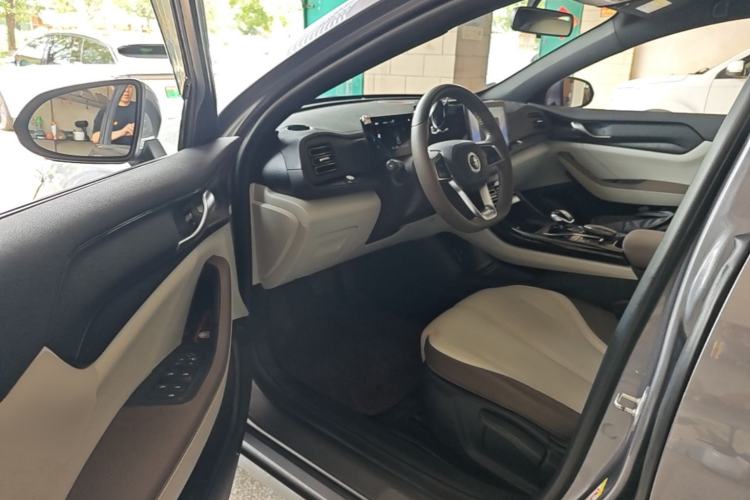 Used BYD Qin PLUS 2024 HONOR Edition DM-i 55KM Leading Model Driver Seat