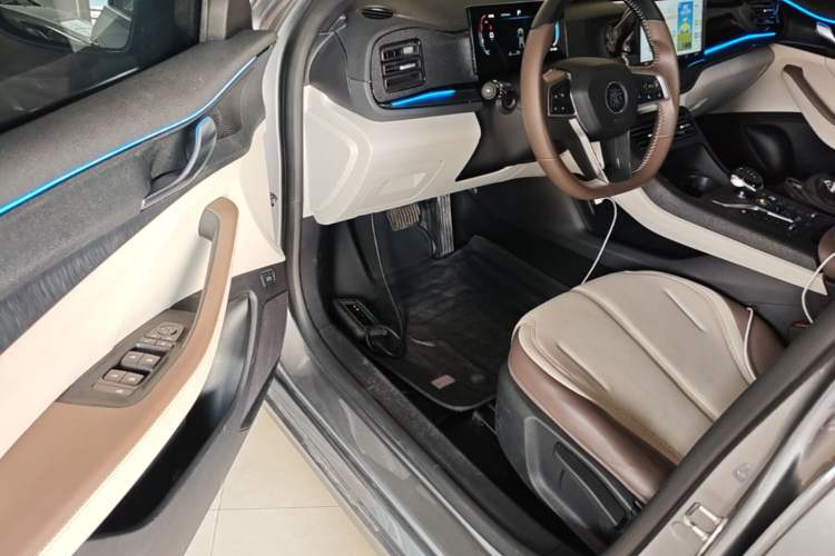 Used BYD Qin PLUS 2024 HONOR Edition DM-i 55KM Leading Model Driver Seat