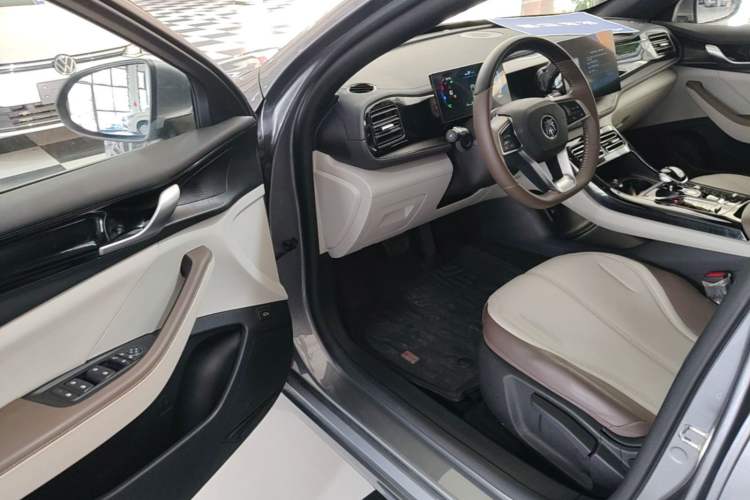 Used BYD Qin PLUS 2024 HONOR Edition DM-i 55KM Leading Model Driver Seat