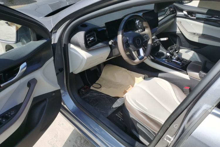 Used BYD Qin PLUS 2024 HONOR Edition DM-i 55KM Leading Model Driver Seat