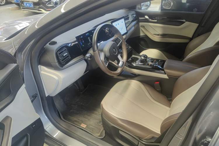 Used BYD Qin PLUS 2024 HONOR Edition DM-i 55KM Leading Model Driver Seat