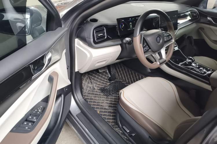 Used BYD Qin PLUS 2024 Honor Edition EV 420KM Beyond Model Driver Seat