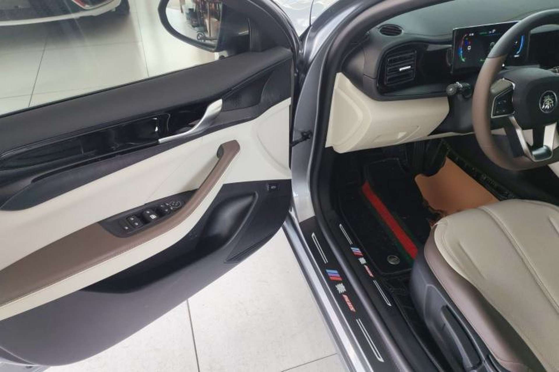 Used BYD Qin PLUS 2024 HONOR Edition DM-i 55KM Leading Model Driver Seat