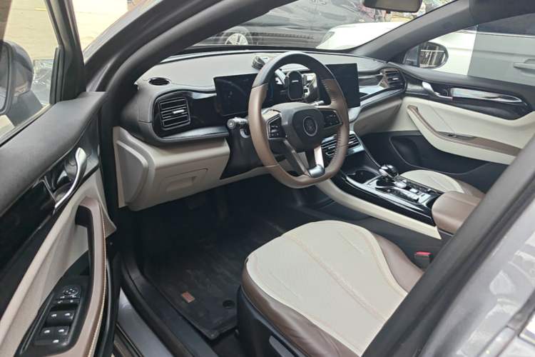 Used BYD Qin PLUS 2024 HONOR Edition DM-i 55KM Leading Model Driver Seat