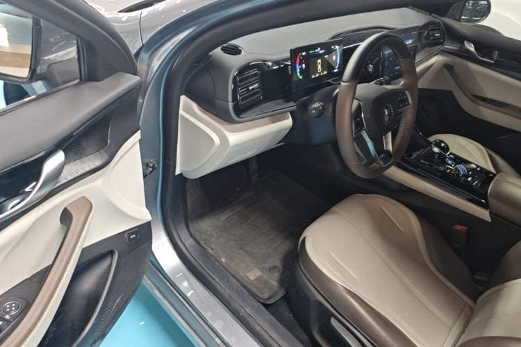 Used BYD Qin PLUS 2024 HONOR Edition DM-i 55KM Leading Model Driver Seat