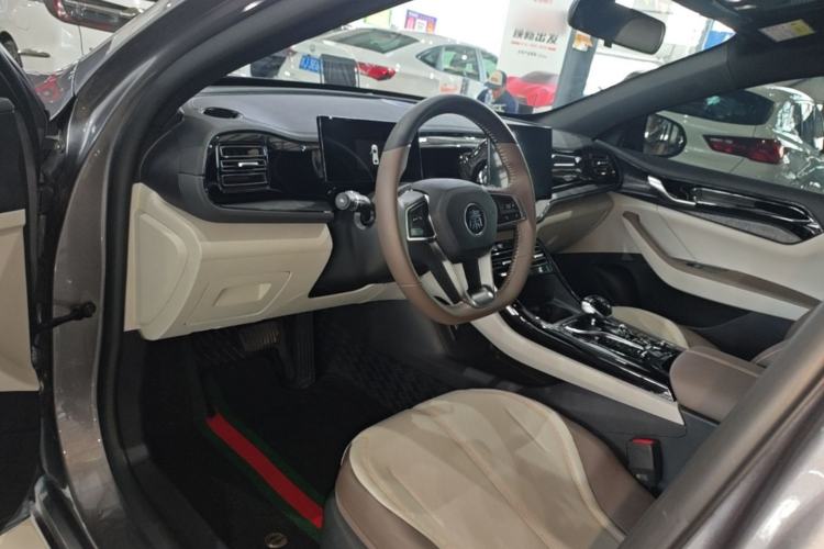 Used BYD Qin PLUS 2024 HONOR Edition DM-i 55KM Leading Model Driver Seat