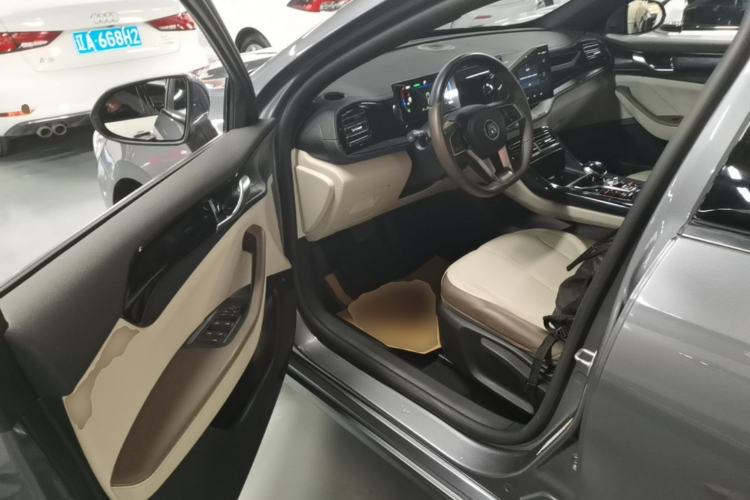 Used BYD Qin PLUS 2024 HONOR Edition DM-i 55KM Leading Model Driver Seat