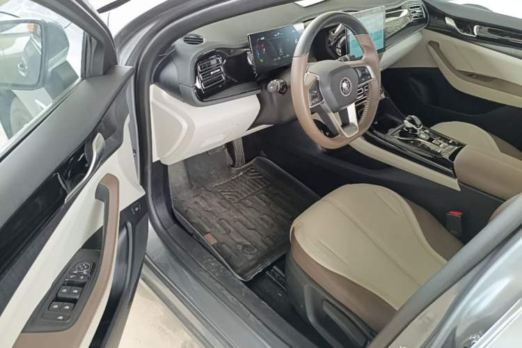 Used BYD Qin PLUS 2024 HONOR Edition DM-i 55KM Leading Model Driver Seat