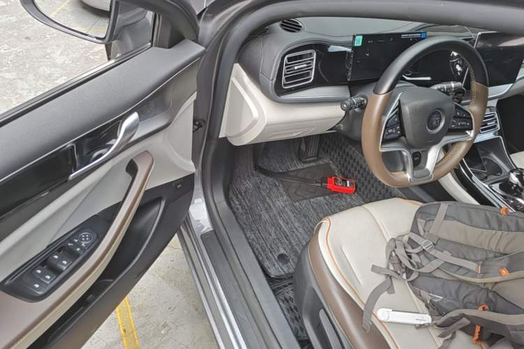 Used BYD Qin PLUS 2024 Honor Edition EV 510KM Leading Model Driver Seat