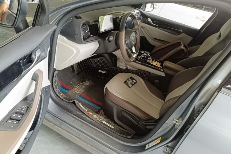 Used BYD Qin PLUS 2024 HONOR Edition DM-i 55KM Leading Model Driver Seat