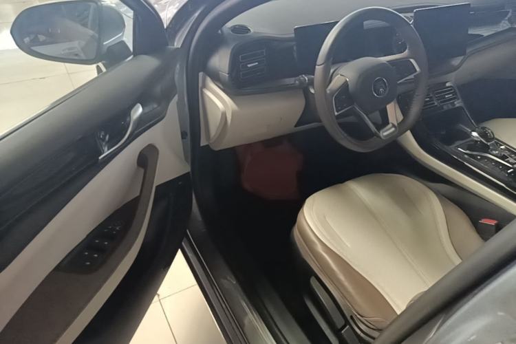 Used BYD Qin PLUS 2024 HONOR Edition DM-i 55KM Leading Model Driver Seat
