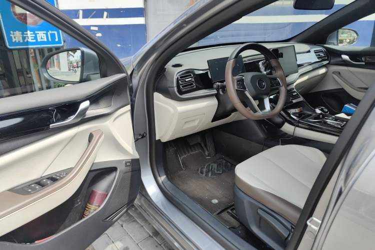 Used BYD Qin PLUS 2024 HONOR Edition DM-i 55KM Leading Model Driver Seat