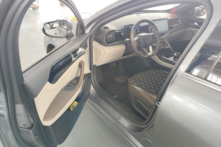 Used BYD Qin PLUS 2024 HONOR Edition DM-i 55KM Leading Model Driver Seat