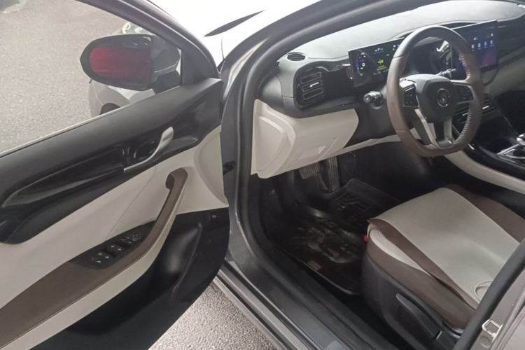 Used BYD Qin PLUS 2024 HONOR Edition DM-i 55KM Leading Model Driver Seat