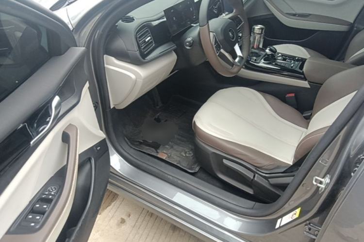 Used BYD Qin PLUS 2024 HONOR Edition DM-i 55KM Leading Model Driver Seat