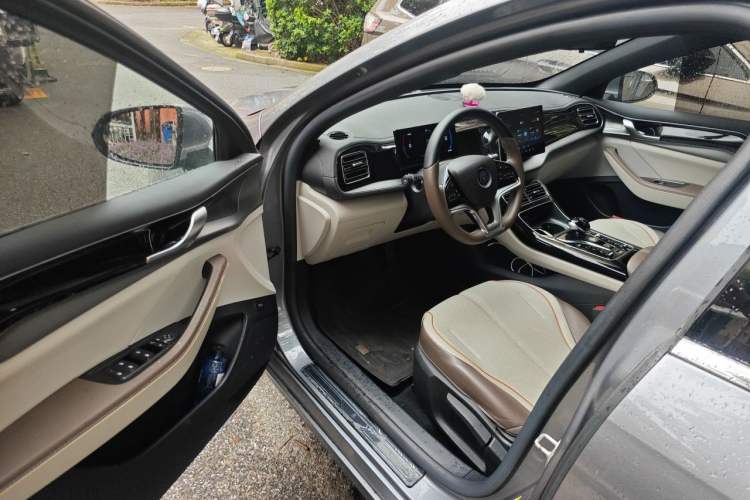 Used BYD Qin PLUS 2024 Honor Edition EV 510KM Leading Model Driver Seat