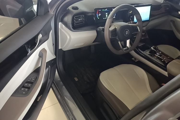 Used BYD Qin PLUS 2024 HONOR Edition DM-i 55KM Leading Model Driver Seat