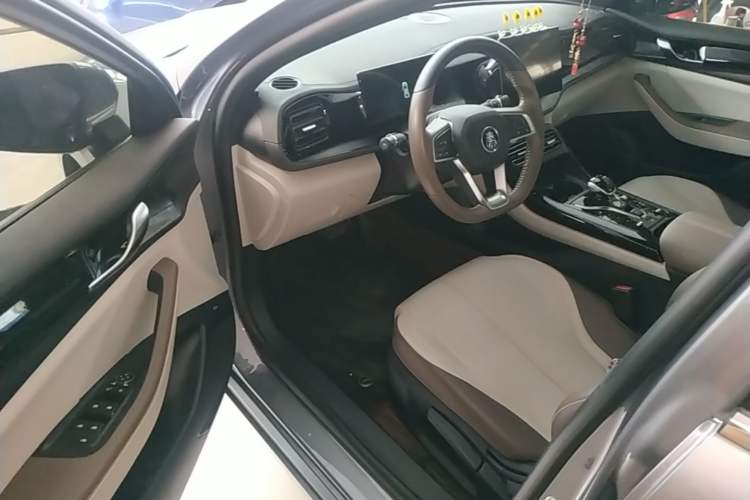 Used BYD Qin PLUS 2024 HONOR Edition DM-i 55KM Leading Model Driver Seat