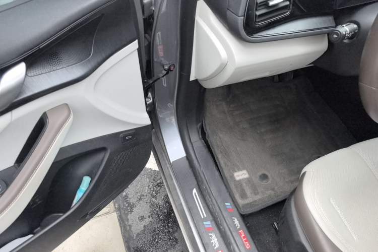 Used BYD Qin PLUS 2024 HONOR Edition DM-i 55KM Leading Model Driver Seat