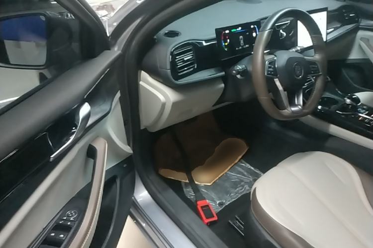Used BYD Qin PLUS 2024 HONOR Edition DM-i 55KM Leading Model Driver Seat