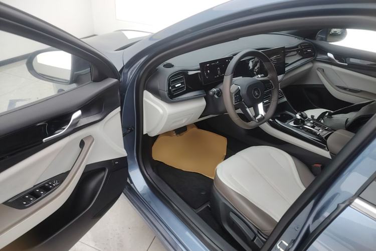 Used BYD Qin PLUS 2024 HONOR Edition DM-i 55KM Leading Model Driver Seat