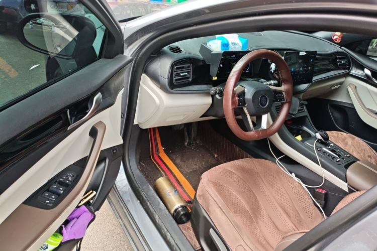Used BYD Qin PLUS 2024 HONOR Edition DM-i 55KM Leading Model Driver Seat