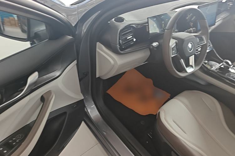 Used BYD Qin PLUS 2024 HONOR Edition DM-i 55KM Leading Model Driver Seat