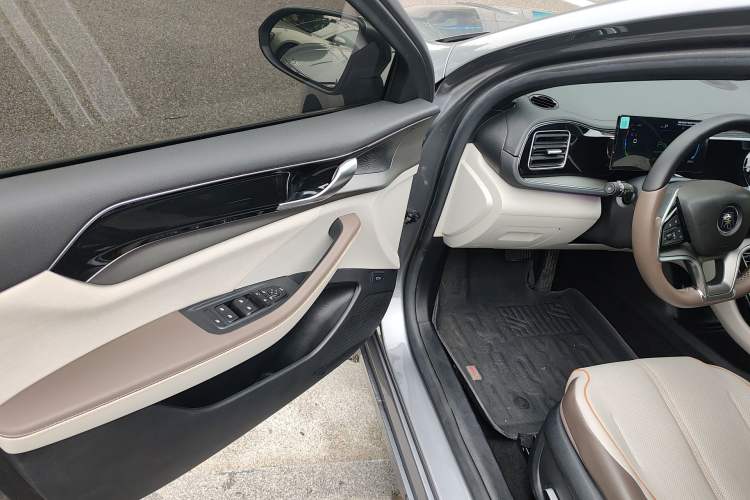 Used BYD Qin PLUS 2024 HONOR Edition DM-i 120KM Excellence Model Driver Seat