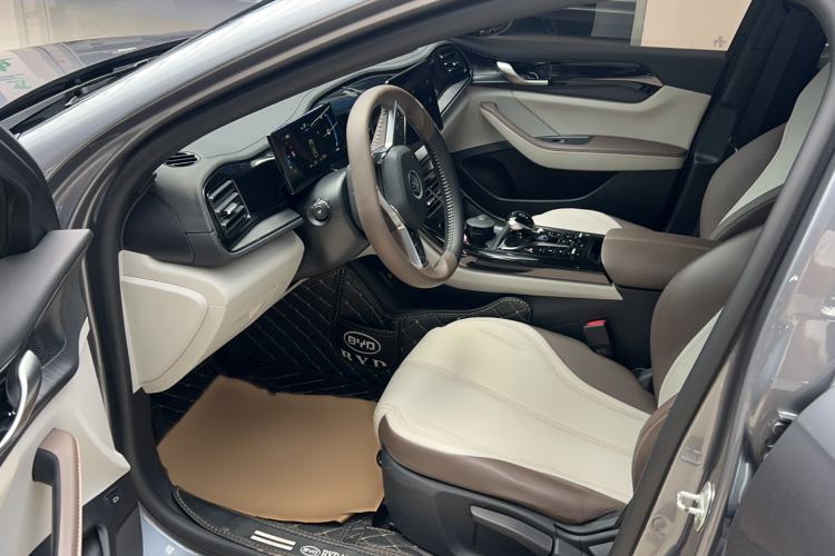 Used BYD Qin PLUS 2024 HONOR Edition DM-i 55KM Leading Model Driver Seat