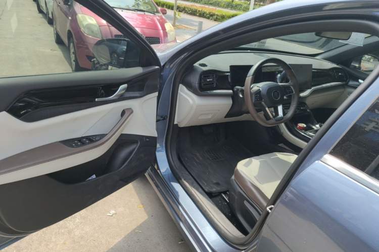 Used BYD Qin PLUS 2024 HONOR Edition DM-i 55KM Leading Model Driver Seat