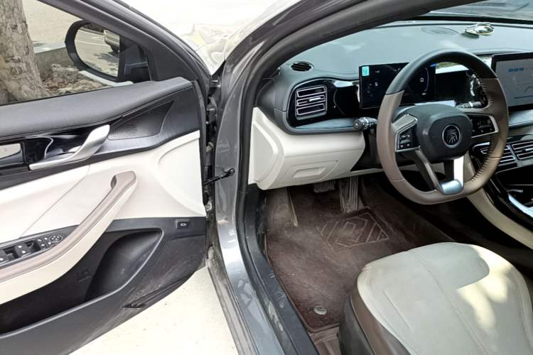 Used BYD Qin PLUS 2024 HONOR Edition DM-i 55KM Leading Model Driver Seat