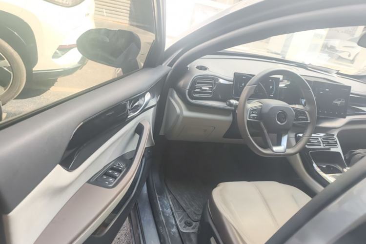 Used BYD Qin PLUS 2024 HONOR Edition DM-i 55KM Leading Model Driver Seat